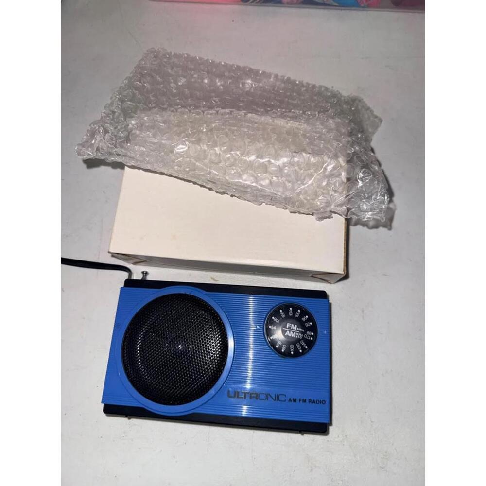 Blue ULTRONIC AM FM Portable Radio